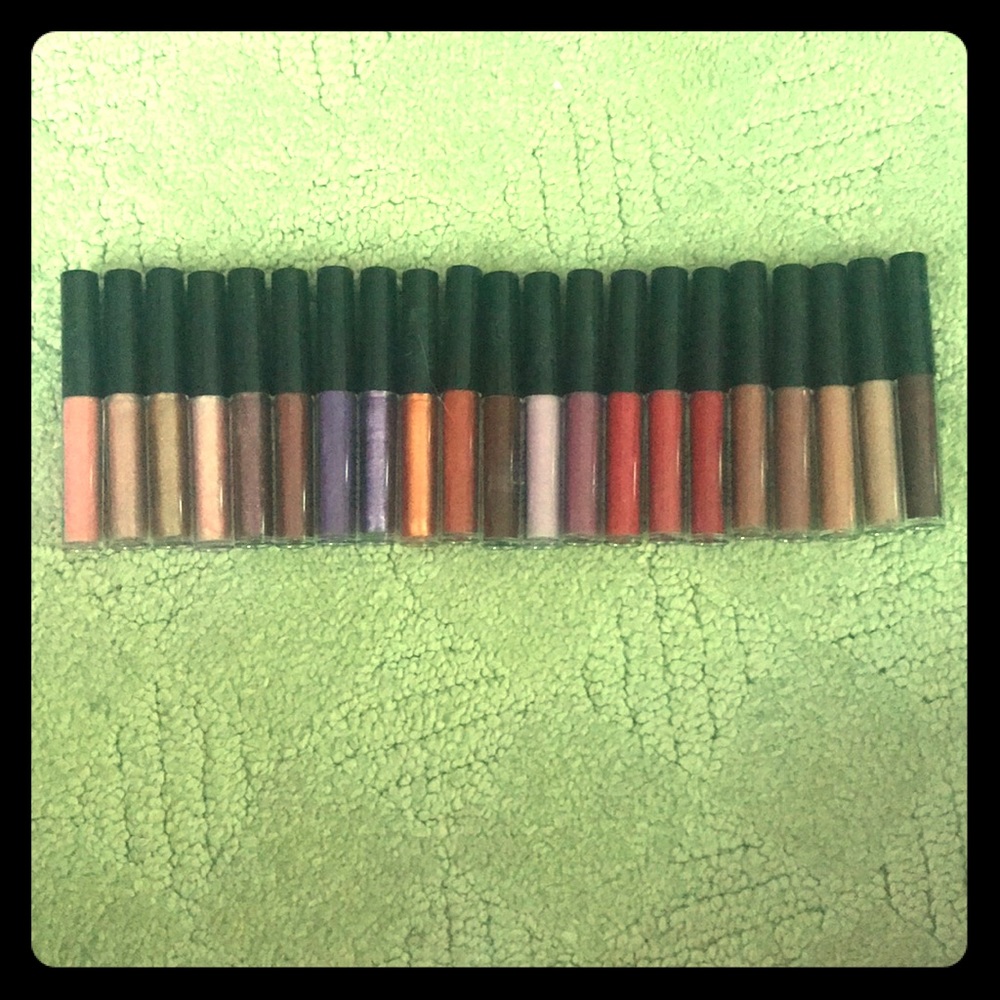 21 liquid lipsticks and glosses
